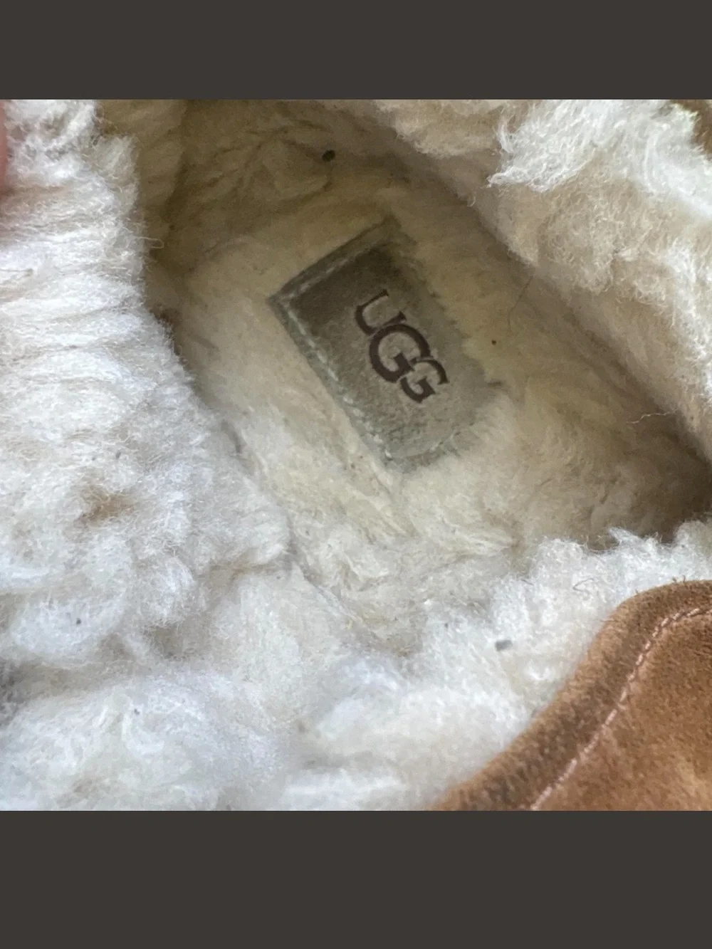 UGG SLIPPERS
